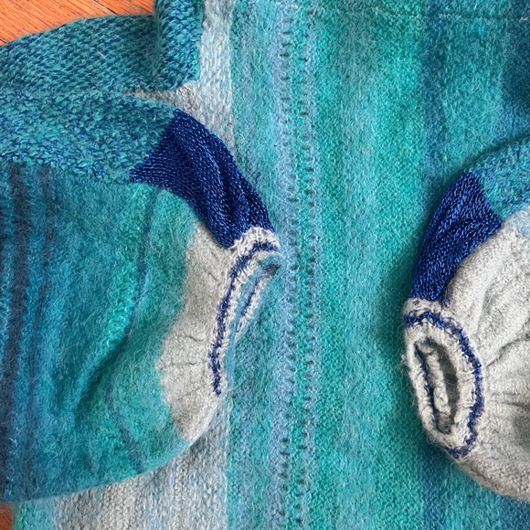 few people cropped sweater - Picture 4 of 4